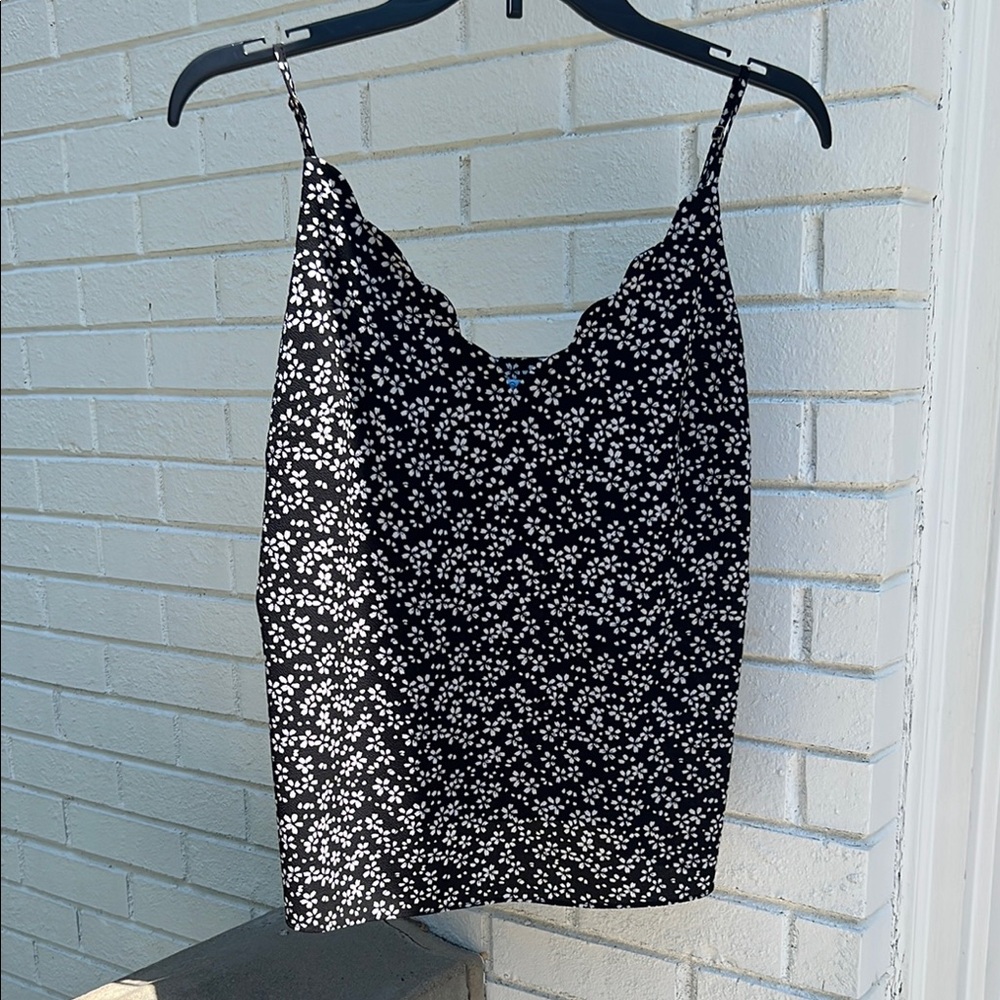 CeCe Black and White Sleeveless Camisole